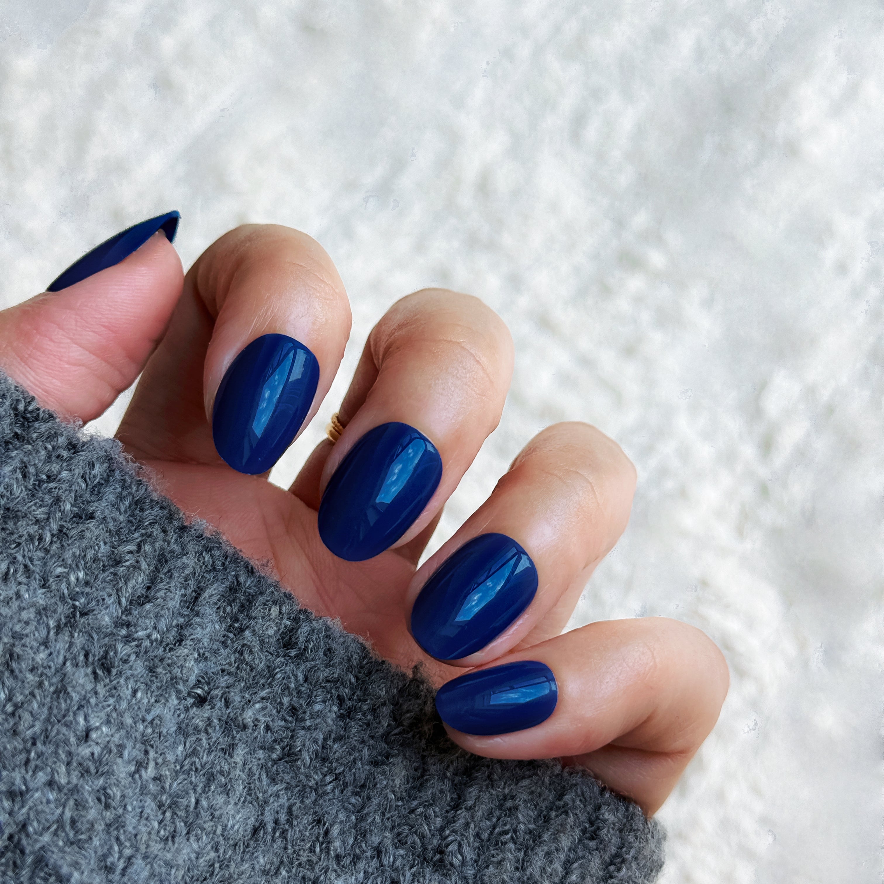 Salon Quality Press-on Nails Kit- Short Round(Oval) Blue