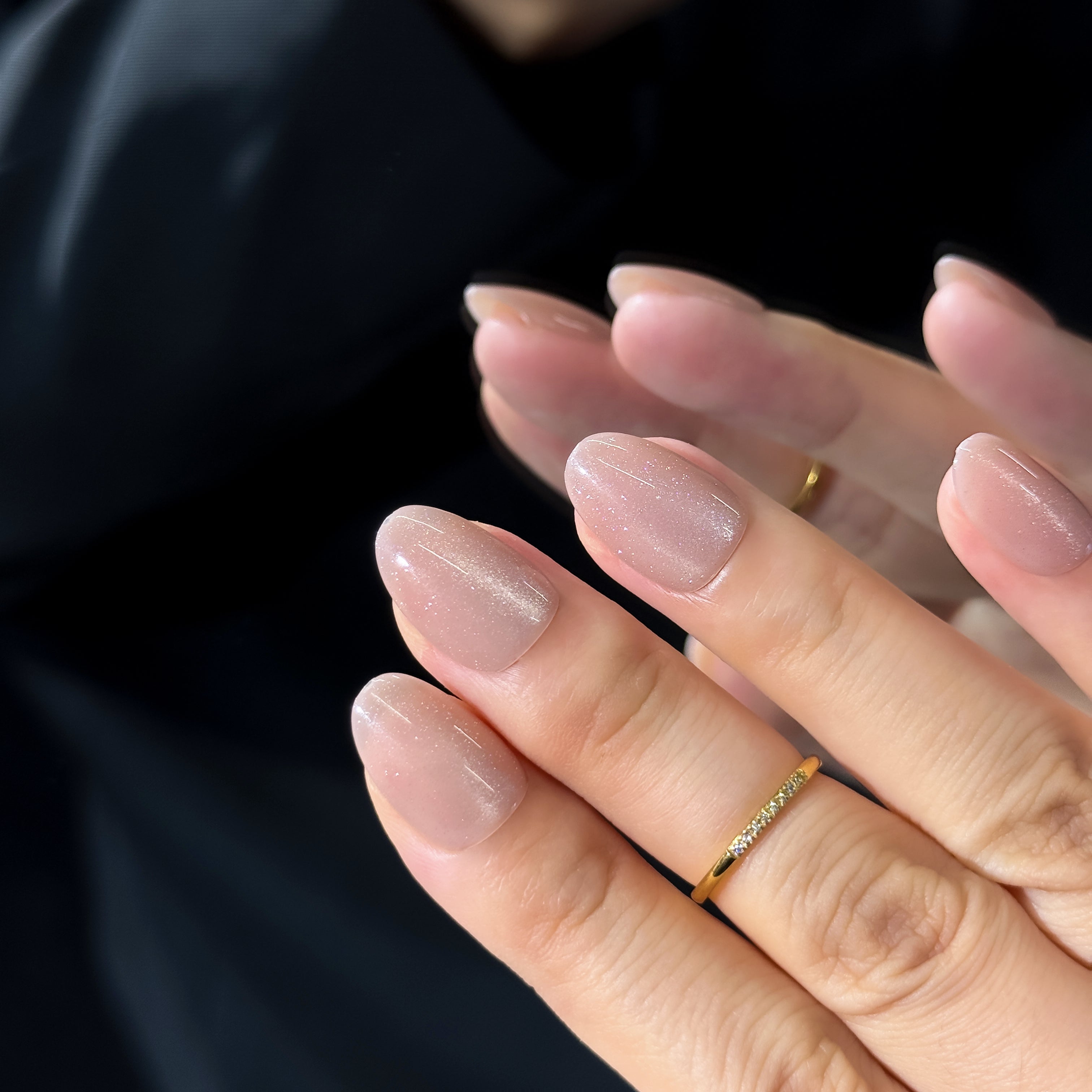 Salon-Quality Press-on Nails Kit - Short Round Cat Eye Pink